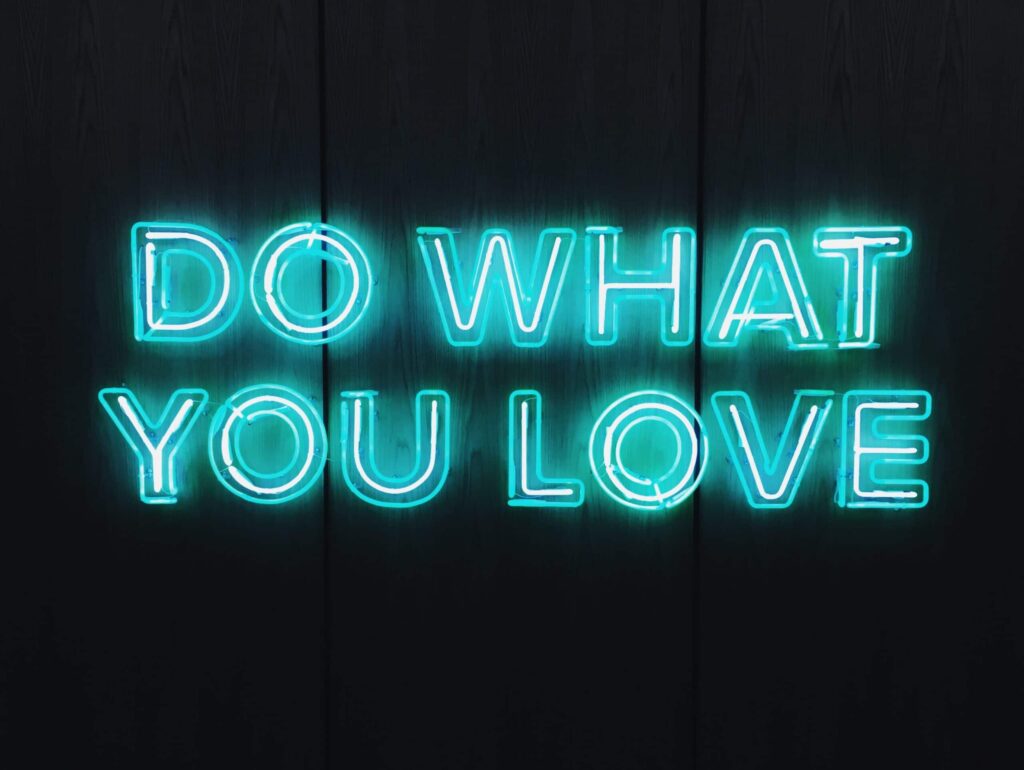 scritta do what you love - trasformare la passione in attività